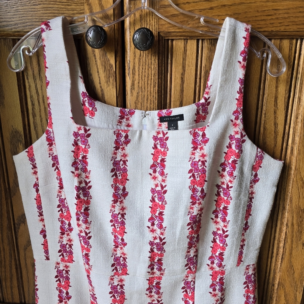 Ann Taylor Floral Square Neck Sheath Dress, size 8, EUC - Picture 6 of 13
